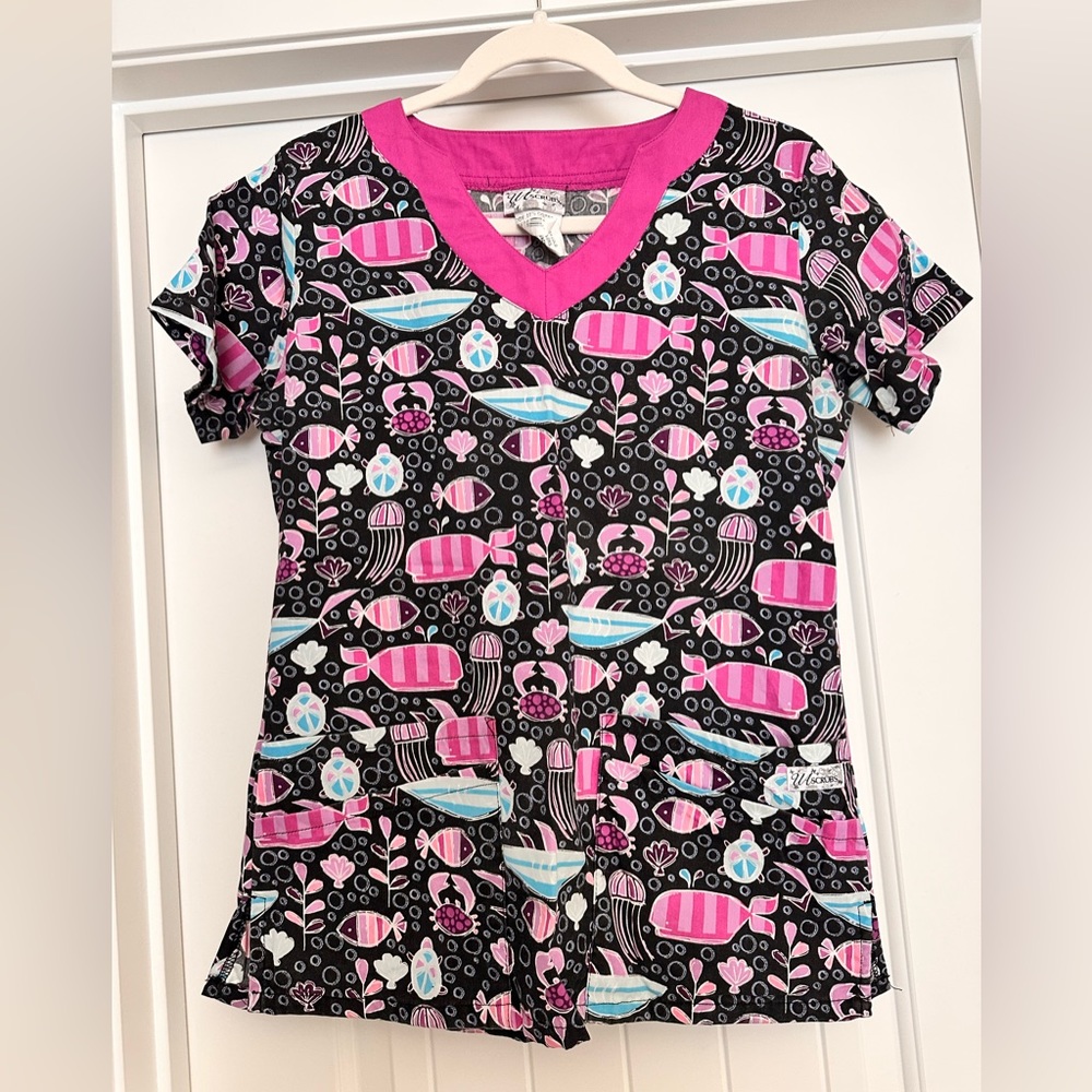 Underwater fish scrub top